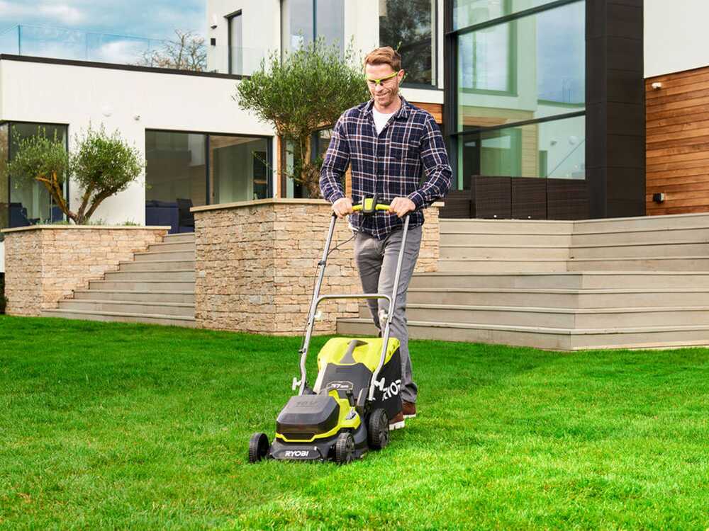 Akku Rasenmäher  RYOBI RY18LM37A-140 - 18V - 4Ah - 45 l Fangkorb - Schnittbreite 37 cm